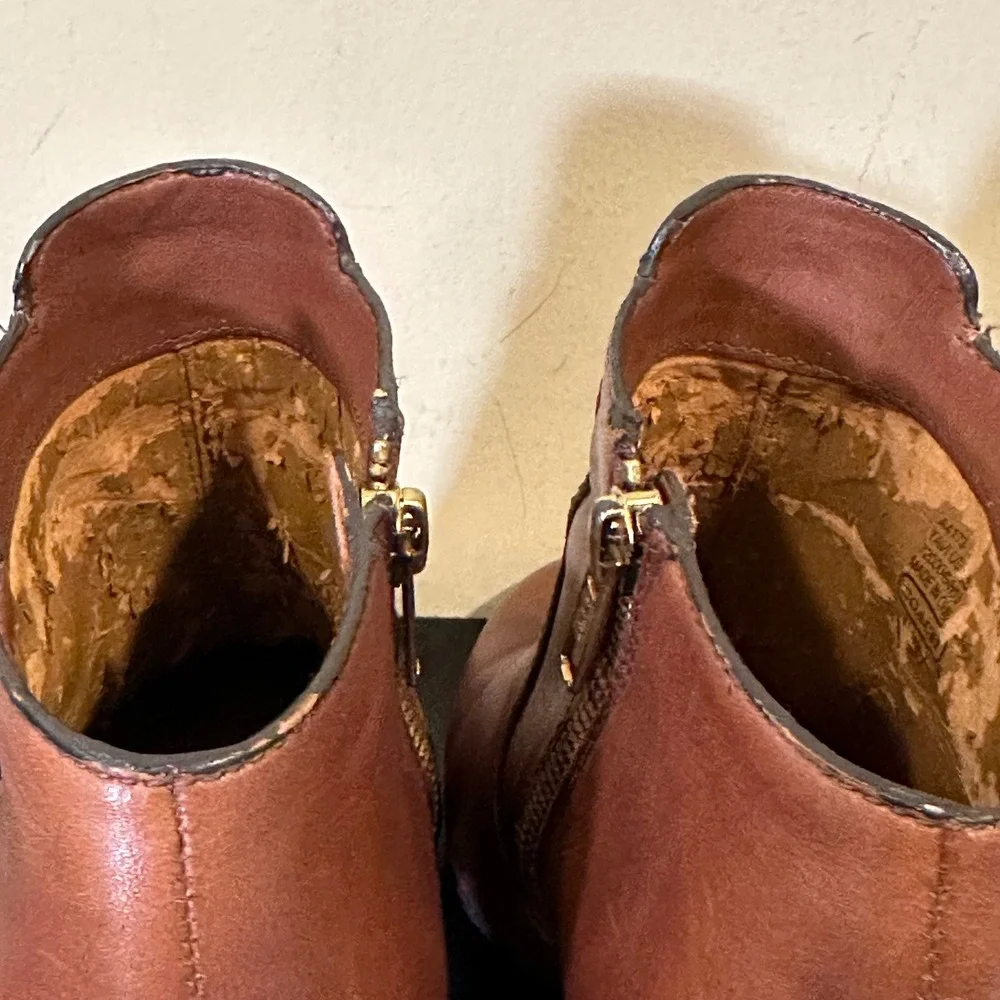 Coach Taylor Brown Leather Ankle Boots Block Heel Gold Logo A4173 Womens 9 B